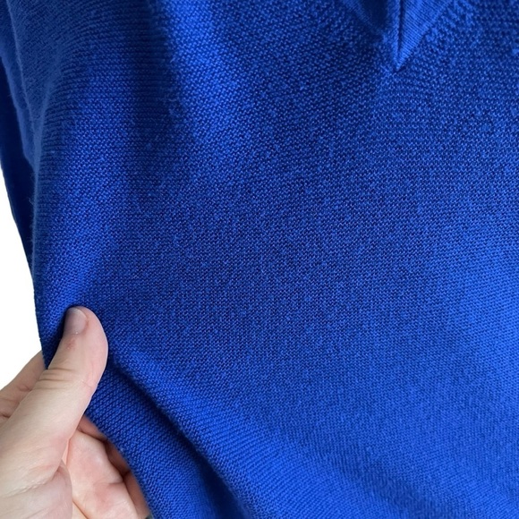 EUC Banana Republic Royal Blue Fine Gauge Knit V Neck Sweater Sz M - Picture 8 of 8